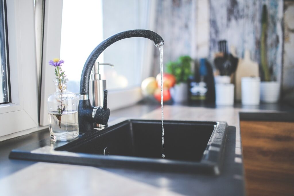 10 Clever Hacks for Organizing a Small Kitchen