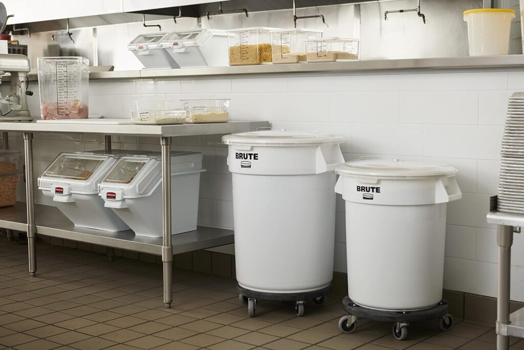 Rubbermaid Commercial Products Plastic Space Saving Square Food Storage Container For Kitchen/Sous Vide/Food Prep,Lids not included (Sold separately), 6 Quart, Clear (Fg630600Clr) Rubbermaid Commercial Products Plastic Space Saving Square Food Storage Container For Kitchen/Sous Vide/Food Prep,Lids not included (Sold separately), 6 Quart, Clear (Fg630600Clr)